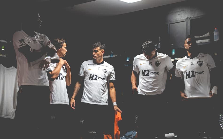 jogadores do Atlético no vestiário do maracana (Foto: Pedro Souza / Atlético