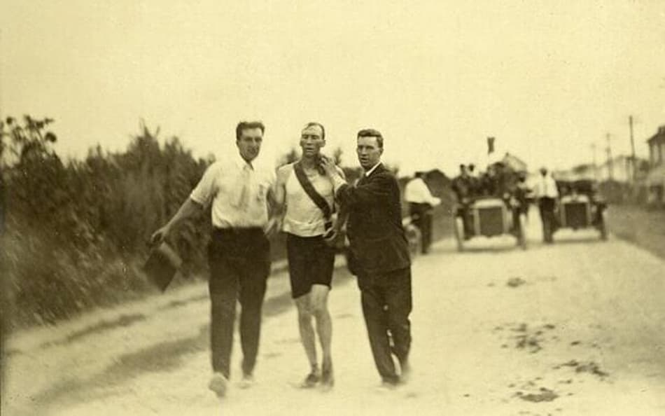 Maratona das Olimpíadas de Saint Louis foi marcada por situações inusitdas (Foto: Reprodução)