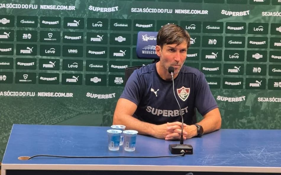 Maxi Cuberas, auxiliar de Luis Zubeldía, em coletiva de imprensa após classificação do Fluminense (Foto: Sharon Prais/Lance!)