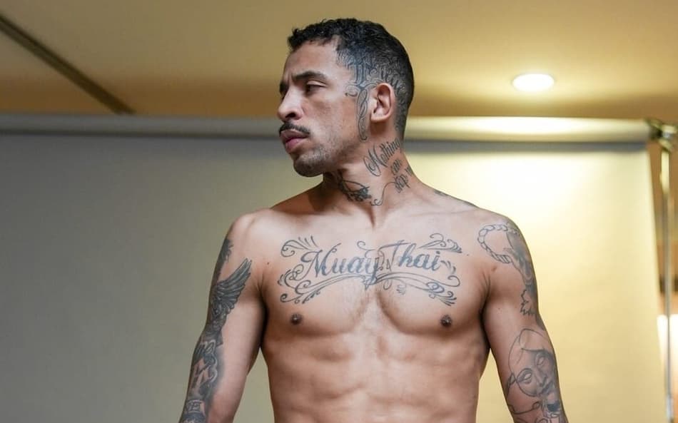 Carlos Prates no media day do UFC 322 (Foto: Reprodução/X/UFC)