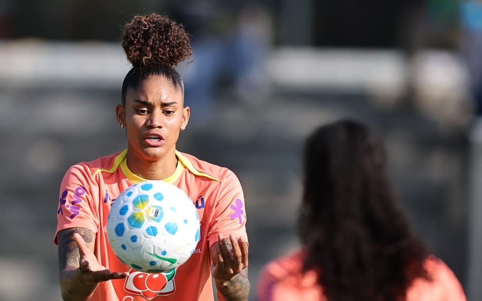 Tarciane durante treino da Seleção Brasileira. (Foto: Lívia Villas Boas/Staff Images/CBF)