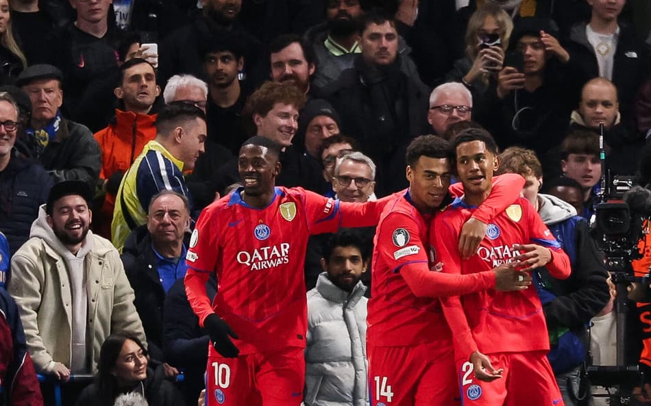 Fora de casa, PSG atroplea Chelsea e avança na Champions League
