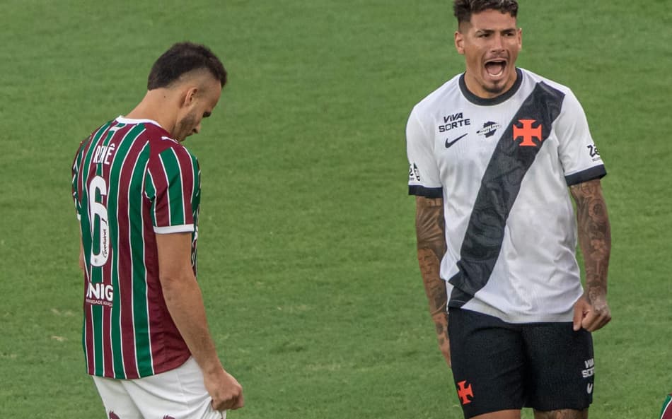Renê lamenta pênalti desperdiçado no jogo do Fluminense contra o Vasco