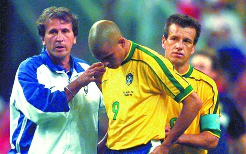 Ronado Fenômeno lamenta a eliminação da Seleção Brasileira na final da Copa do Mundo contra a França, em 1998 (Foto: Acervo L!)