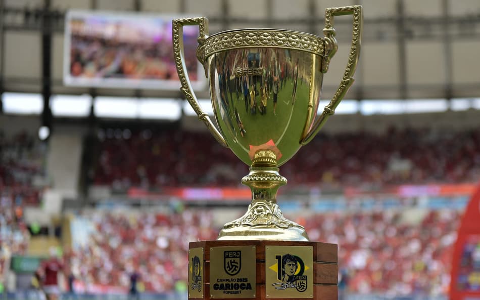 Troféu do Campeonato Carioca (Foto: Thiago Ribeiro/Agif/Gazeta Press)