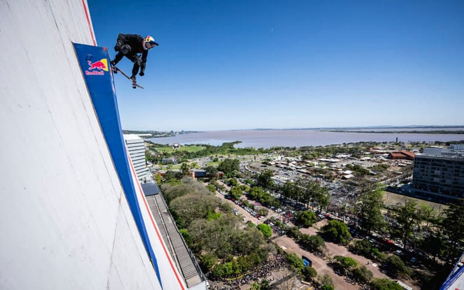 Sandro Dias desce a maior rampa de skate do mundo (Foto: Marcelo Maragni/Red Bull Content Pool)