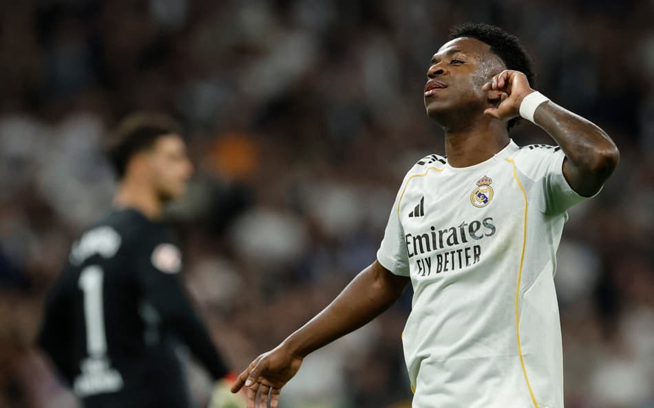 VIni Jr marcou duas vezes na vitória do Real Madrid sobre o Atlético de Madrid (Foto: Oscar DEL POZO / AFP)