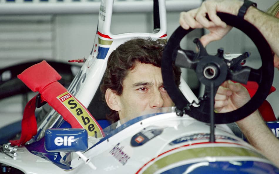 Ayrton Senna em Ímola antes de acidente em 1994 (Foto: AFP PHOTO JEAN-LOUP GAUTREAU)