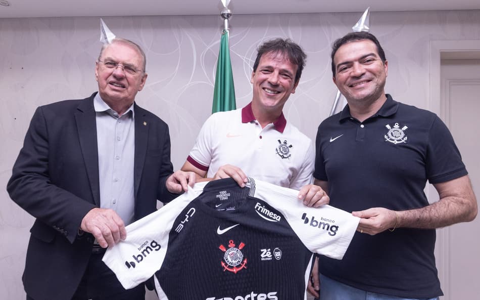 Osmar Stabile, Fernando Diniz e Marcelo Paz (Foto: Foto: Rodrigo Coca/Agência Corinthians)