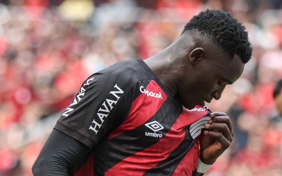 Athletico Paranaense chegou a quatro jogos invicto como mandante. (Foto: Robson Mafra/AGIF/Folhapress)