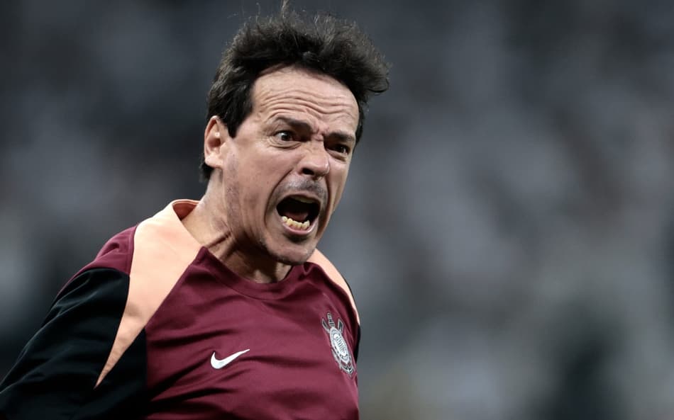 Fernando Diniz em Corinthians x Palmeiras (Foto: Marcello Zambrana/AGIF/Folhapress)