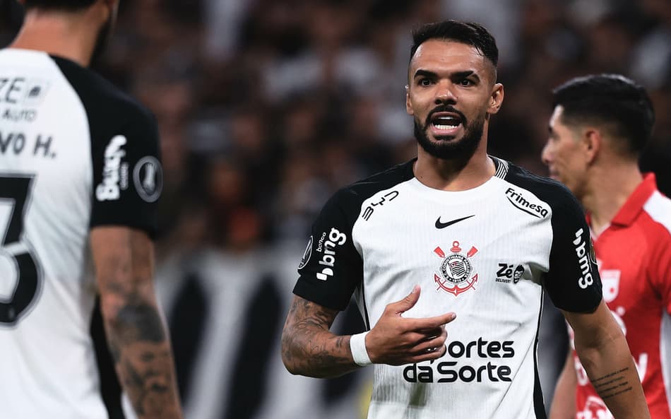Corinthians bate o Santa Fe e segue invicto sob comando de Diniz