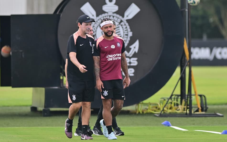 Papo de Diniz com Memphis e baixas no CT: O treino do Corinthians