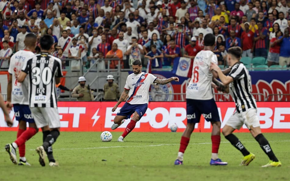 SALVADOR (BA), 25/04/2026 - CAMPEONATO BRASILEIRO 2026 / BAHIA X SANTOS - Partida entre Bahia x Santos, valida pela decima terceira rodada do Campeonato Brasileiro 2026, realizado no Estadio Arena Fonte Nova, na noite deste sabado, 25.(Foto: Junior Damasceno/MyPhoto Press/Folhapress)