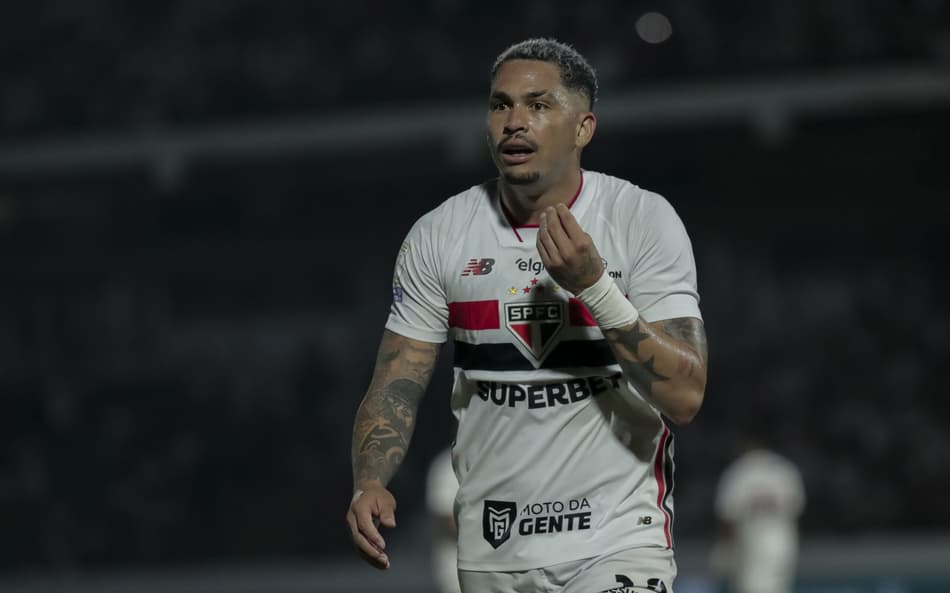 Luciano atualiza condição física após dores na panturrilha em vitória do São Paulo