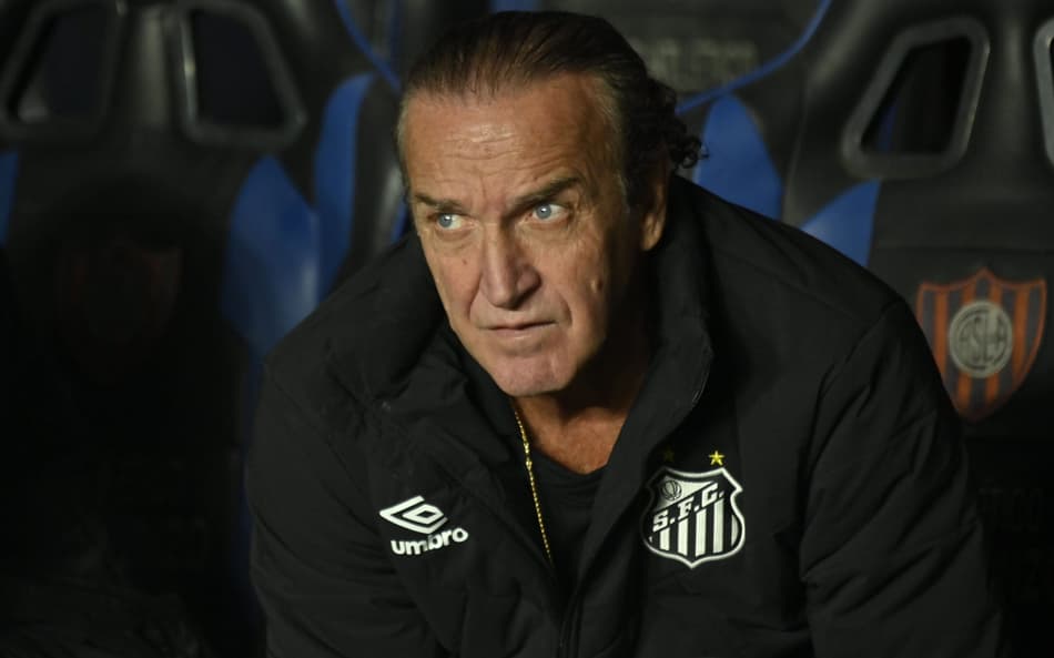 Cuca diz que Santos agora precisa de 100% de aproveitamento para seguir na Sul-Americana