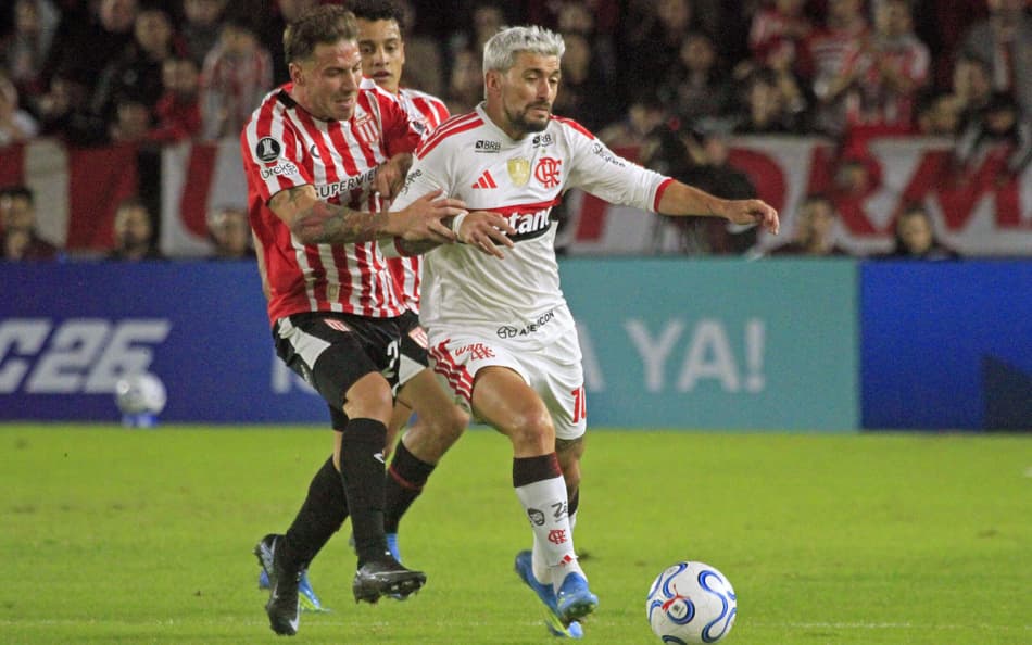 Rubro-Negro ainda não divulgou previsão de retorno do atleta (Foto: Pool Pelaez Burga/DiaEsportivo/Folhapress)