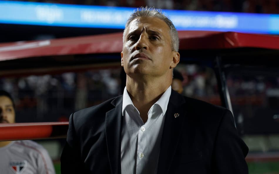 Crespo foi demitido no dia 9 de março (Foto: Rubens Chiri e Paulo Pinto/Saopaulofc.net)