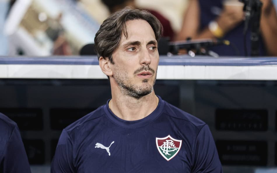Zubeldía no comando do Fluminense (Foto: Lucas Merçon/ Fluminense FC)