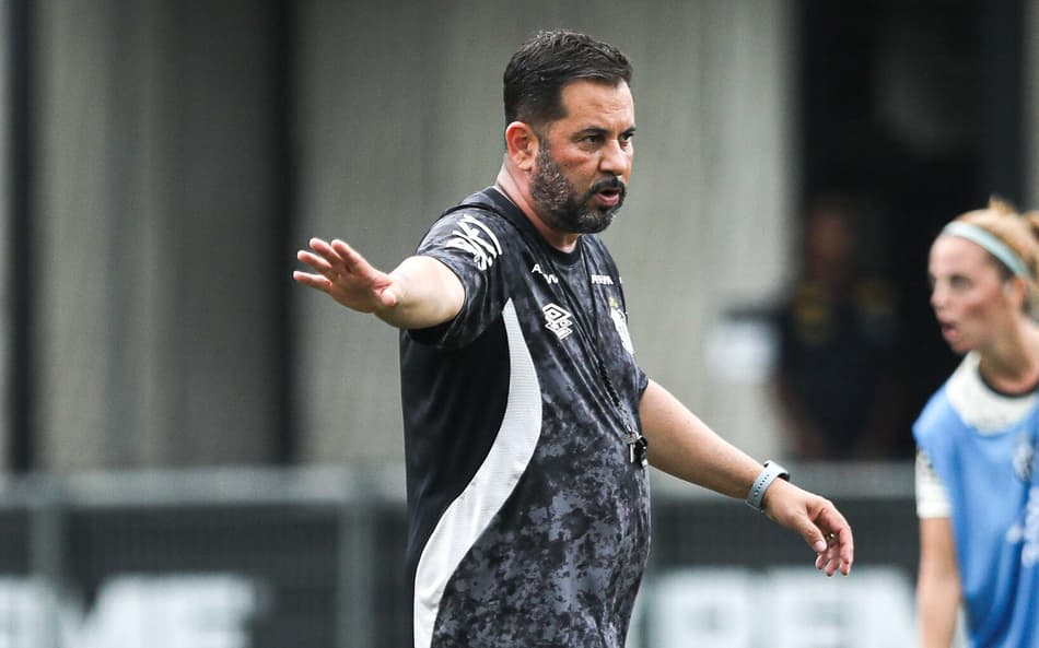 Caio Couto, técnico do Santos, durante treino no CT Rei Pelé. (Foto: Reinaldo Campos/ Santos F.C.)
