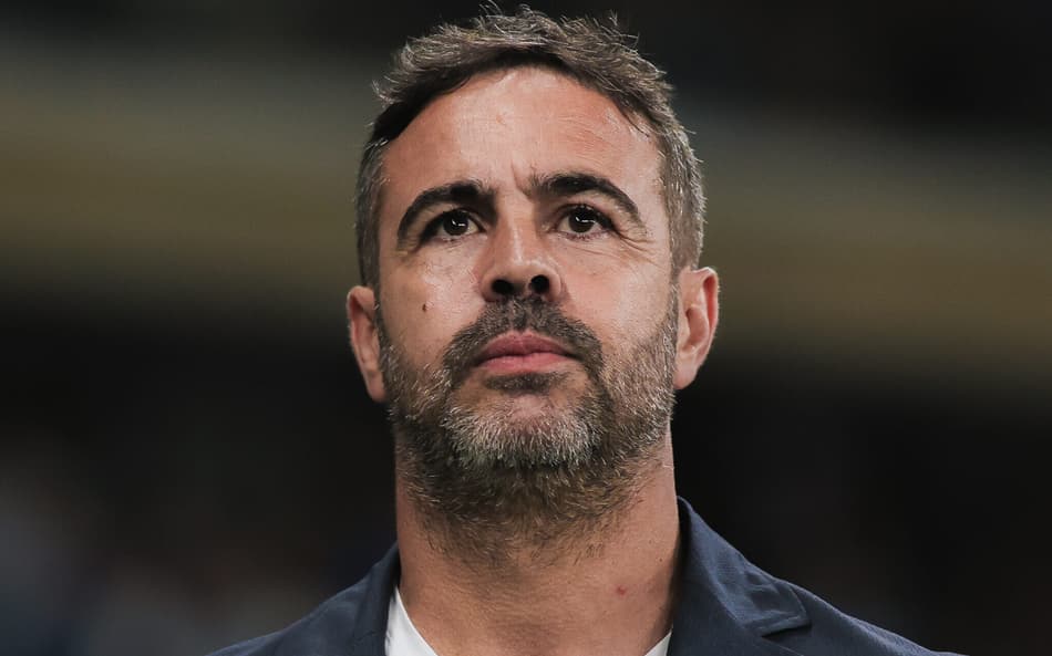 Torcida do Cruzeiro manda recado a Artur Jorge após empate na Copa do Brasil