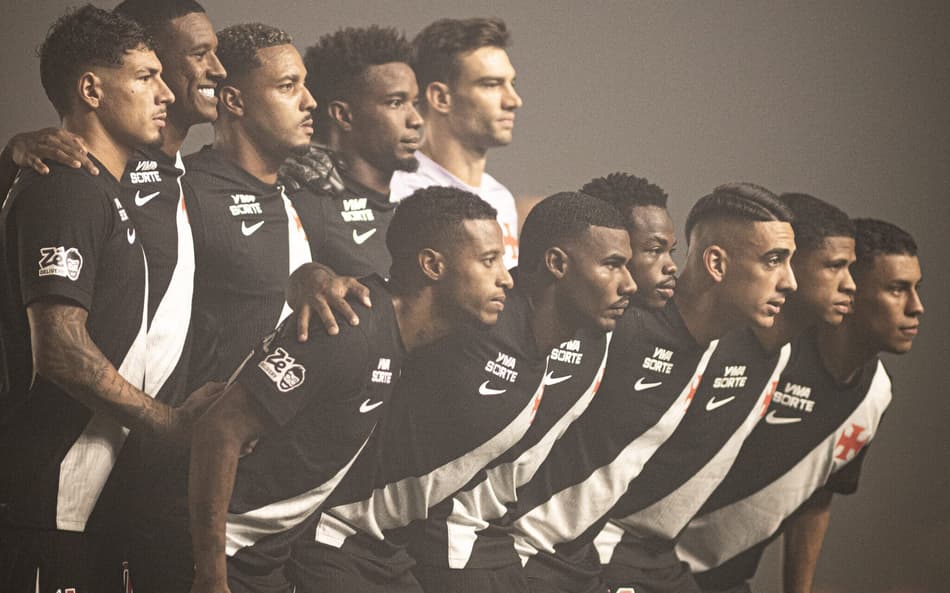Time do Vasco perfilado (Foto: Matheus Lima/Vasco)