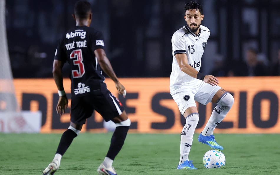 Alex Telles em ação em Vasco x Botafogo (Foto: Vítor Silva/Botafogo)