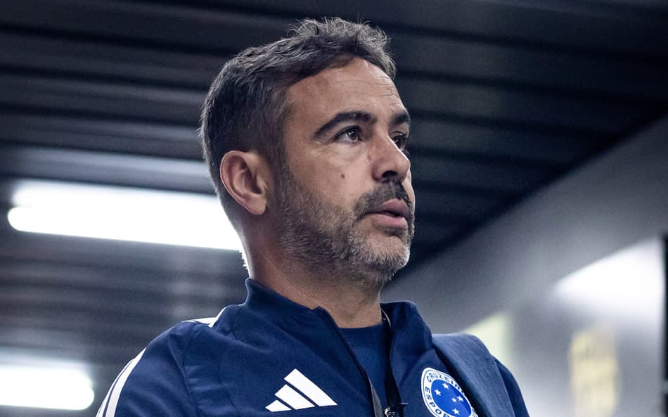 Torcedores mandam recado a Artur Jorge após derrota do Cruzeiro: 'Igual ao Tite'