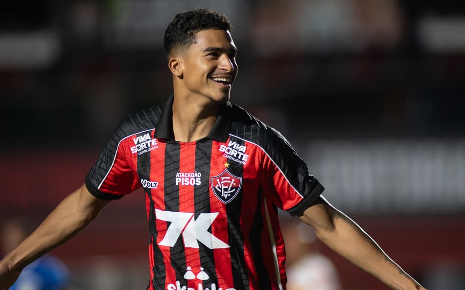 Renê vive momento de destaque no Vitória (Foto: Divulgação/Vitória)