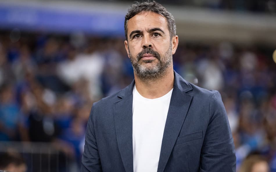 Artur Jorge celebra vitória do Cruzeiro contra o Bragantino, mas faz alerta