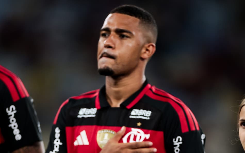 Samuel Lino antes de Fluminense x Flamengo (Foto: Gilvan de Souza/Flamengo)