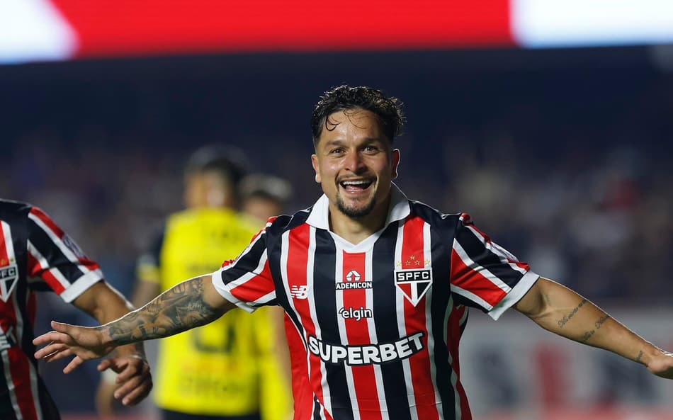 Em evolução, Artur vira alternativa importante no São Paulo