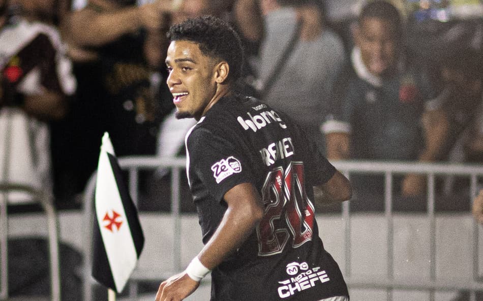 Brenner comemora o gol marcado pelo Vasco contra o Audax Italiano (Foto: Matheus Lima/Vasco)