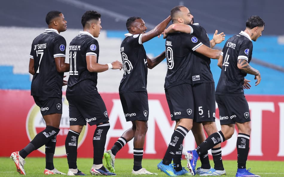 Time do Botafogo comemora gol contra o Racing (Foto: Vitor Silva/Botafogo)