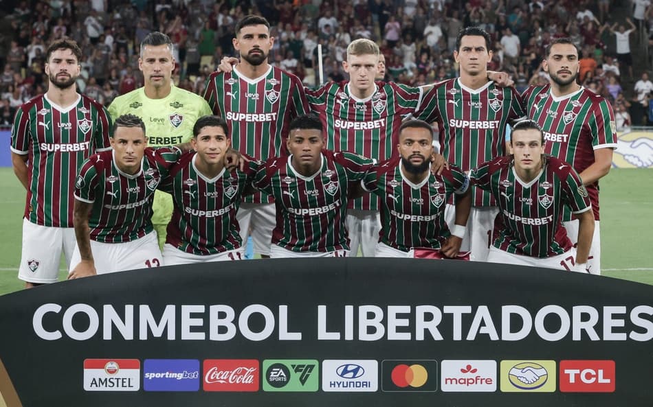 Time do Fluminense perfilado antes de enfrentar o Rivadavia (Foto: Marcelo Gonçalves/Fluminense)