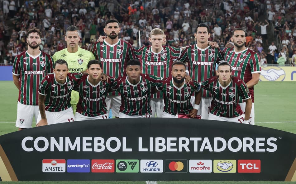 Time do Fluminense perfilado antes de enfrentar o Rivadavia (Foto: Marcelo Gonçalves/Fluminense)