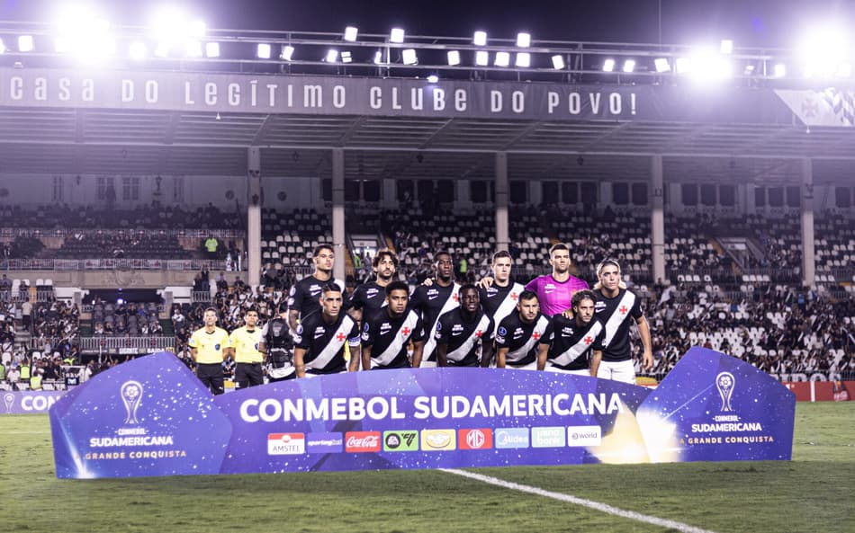 Time do Vasco perfilado antes de enfrentar o Audax Italiano (Foto: Matheus Lima/Vasco)