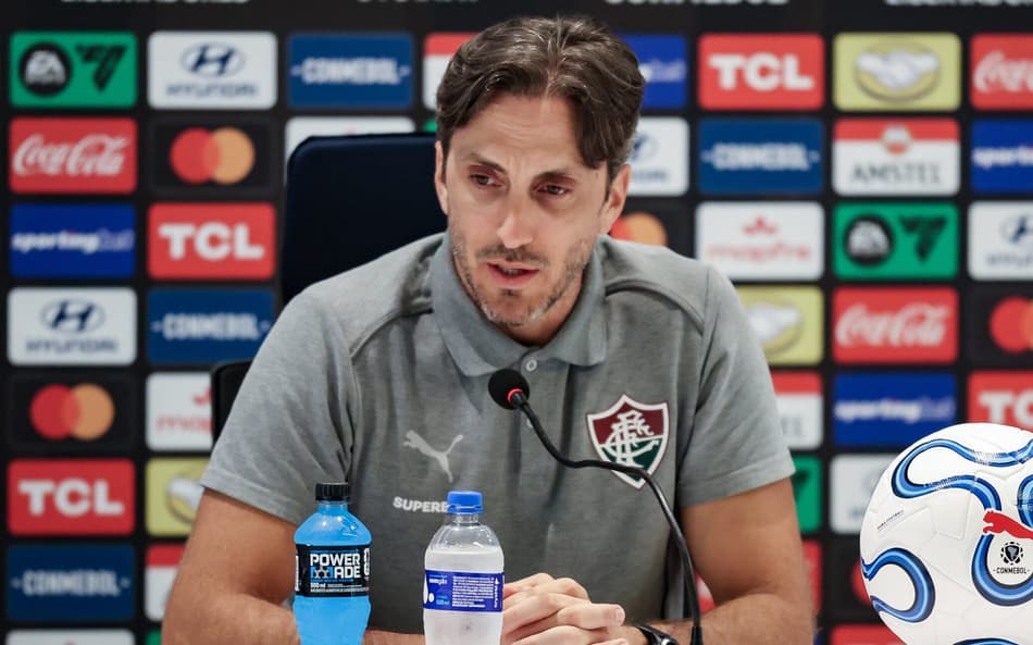 Zubeldía em coletiva pelo Fluminense na Libertadores (Foto: Marcelo Gonçalves/ Fluminense FC)