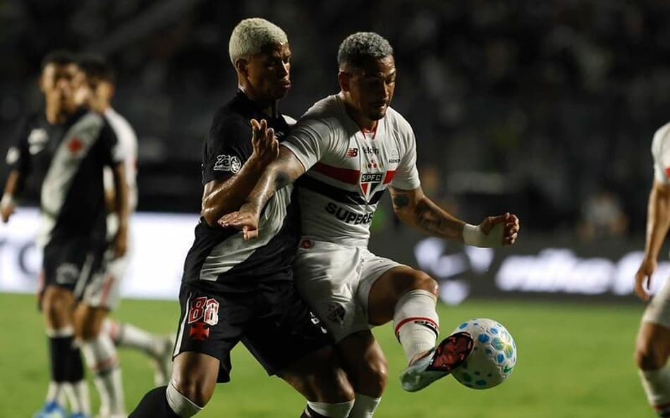 Tricolor sai na frente do placar, mas sofre virada no fim da partida (Foto: Rubens Chiri / São Paulo FC)