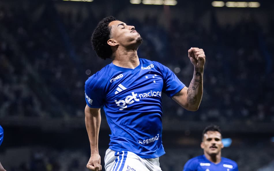 Cruzeiro vence o Grêmio no Mineirão e sai da zona de rebaixamento