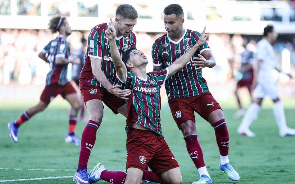 Fluminense vira contra o Santos, em dia de atuação apagada de Neymar