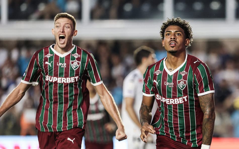 Castillo e John Kennedy comemoram gol do Fluminense contra o Santos (Foto: Lucas Merçon/ Fluminense FC)