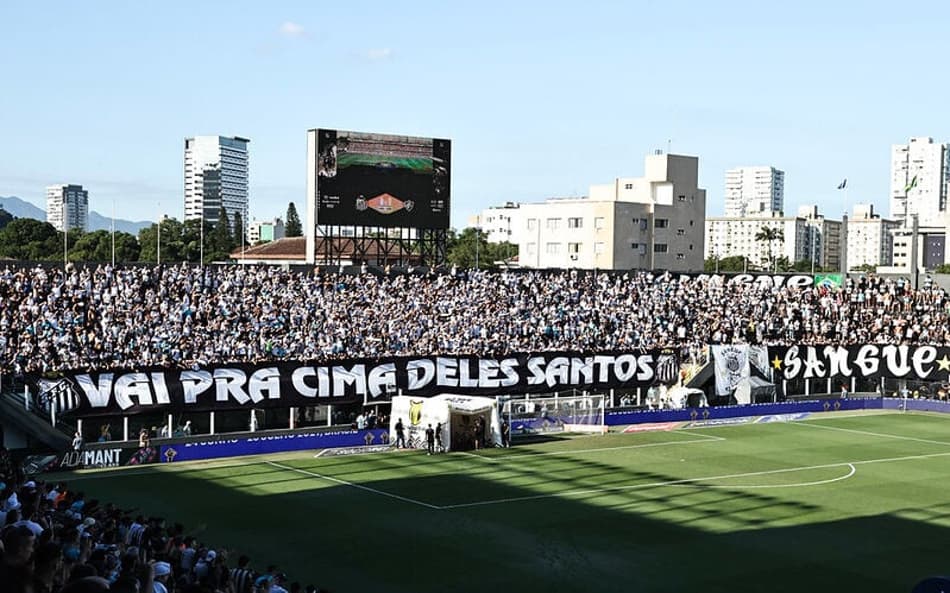 Vila Belmiro durante duelo entre Santos e Fluminense. (Foto: Reinaldo Campos/ Santos FC)