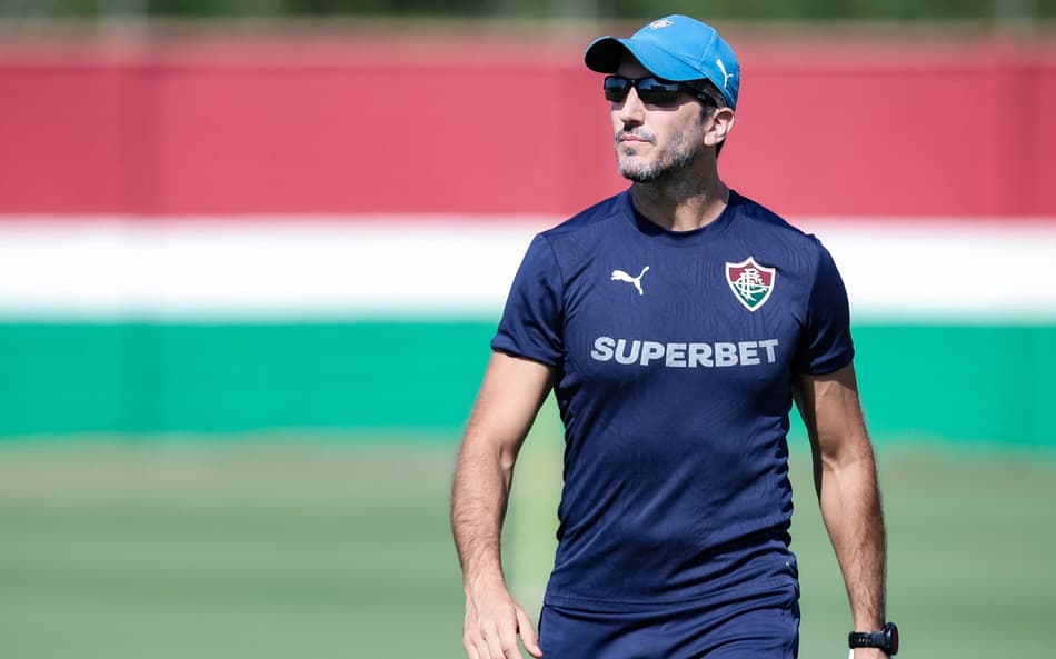 Zubeldía em treino do Fluminense no CT Carlos Castillo (Foto: Marcelo Gonçalves/ Fluminense FC)