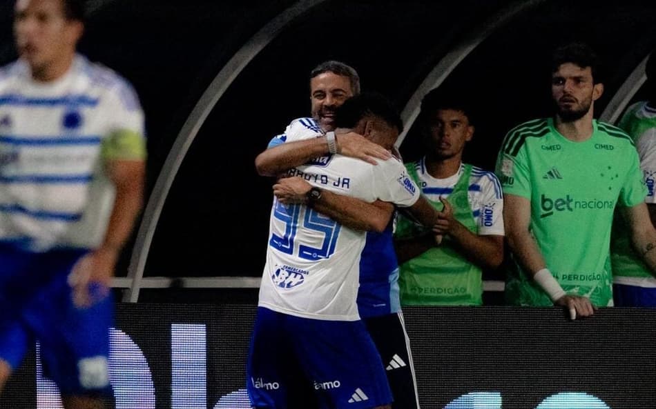 Keny Arroyo e Artur Jorge (Foto: Talita Gouvêa/Cruzeiro)
