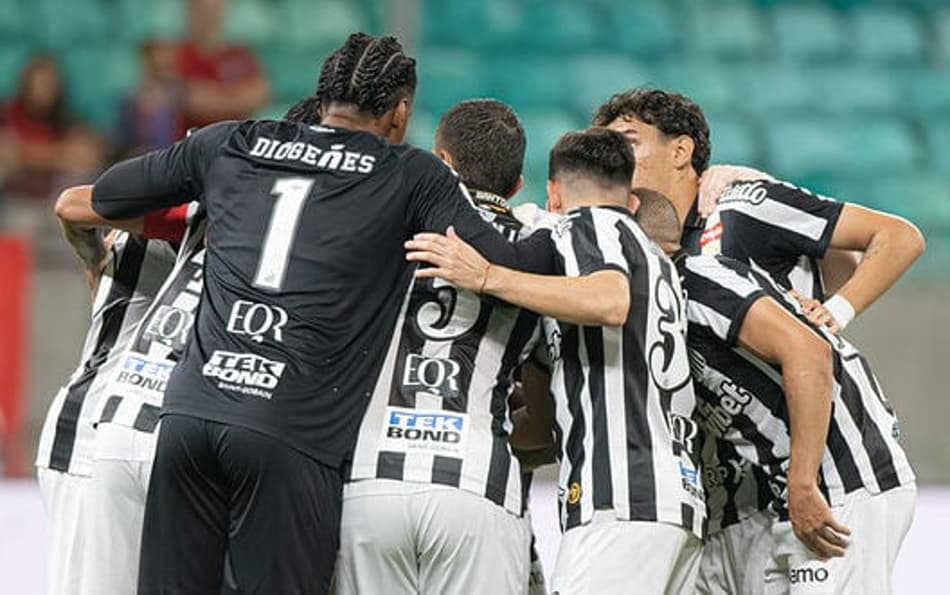 Elenco do Santos na Arena Fonte Nova. (Foto: Celo Gil/ Santos FC)