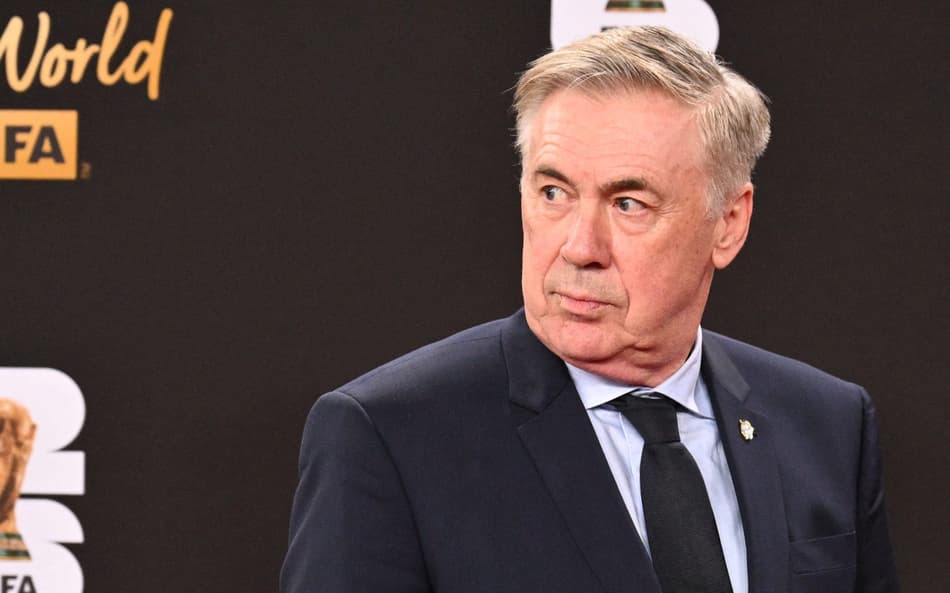 Ancelotti, treinador da Seleção Brasileira, no sorteio da Copa do Mundo (Foto: Roberto SCHMIDT / AFP)