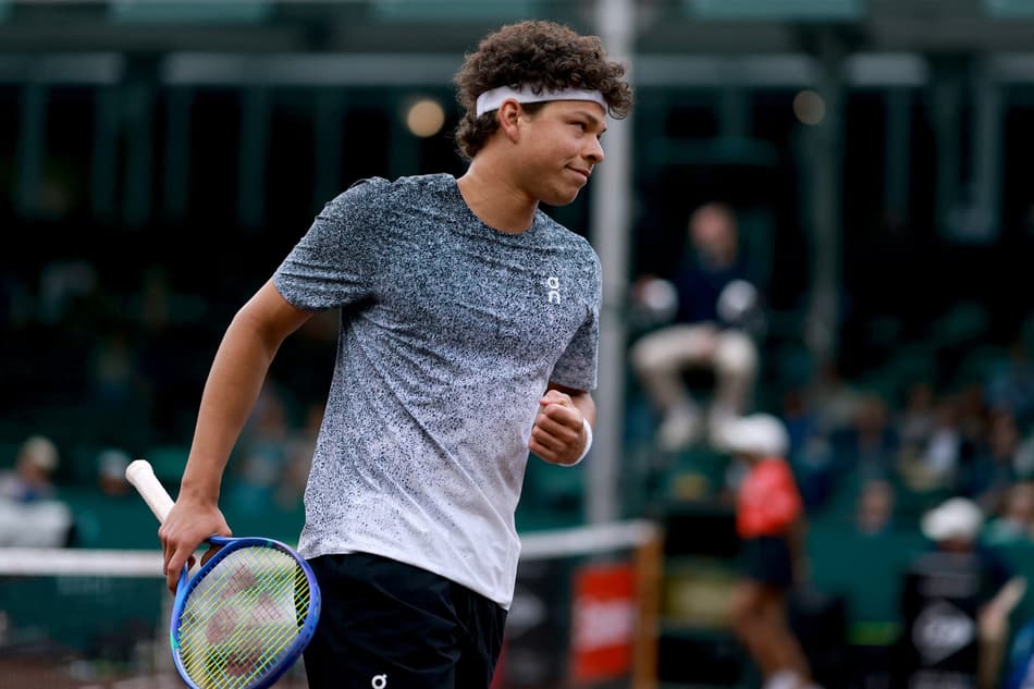 Houston, Texas — Ben Shelton reage ao lado de Andrés Andrade contra Orlando Luz e Rafael Matos na final de duplas do U.S. Men's Clay Court Championship, 05/04/2026. (Foto: Kenneth Richmond/Getty Images/AFP)