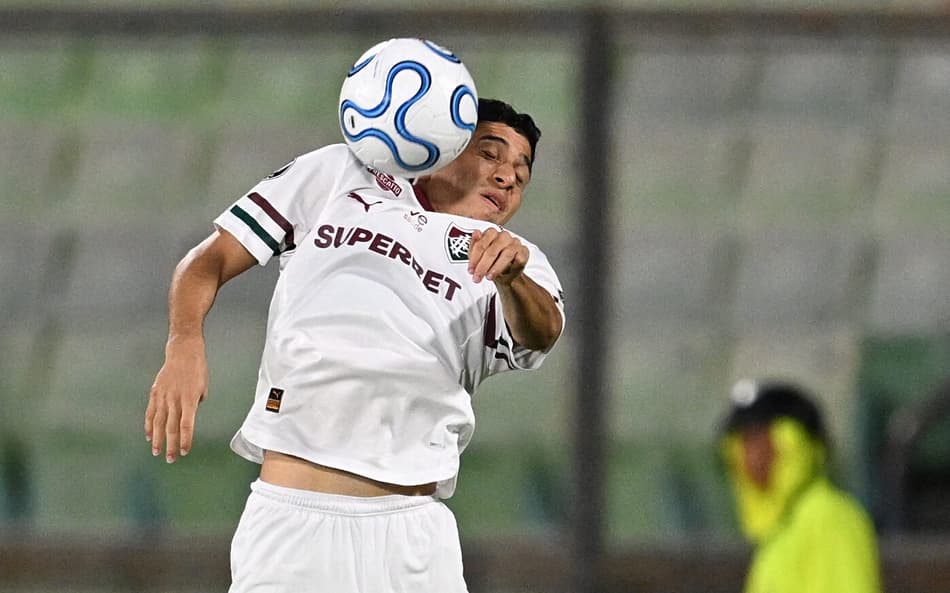 Savarino em ação em La Guaira x Fluminense (Foto: Juan BARRETO / AFP)