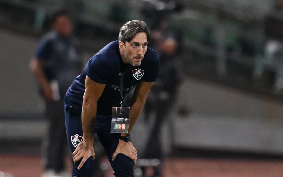 Zubeldía no campo em La Guaira x Fluminense pela Libertadores (Foto: Juan BARRETO / AFP)